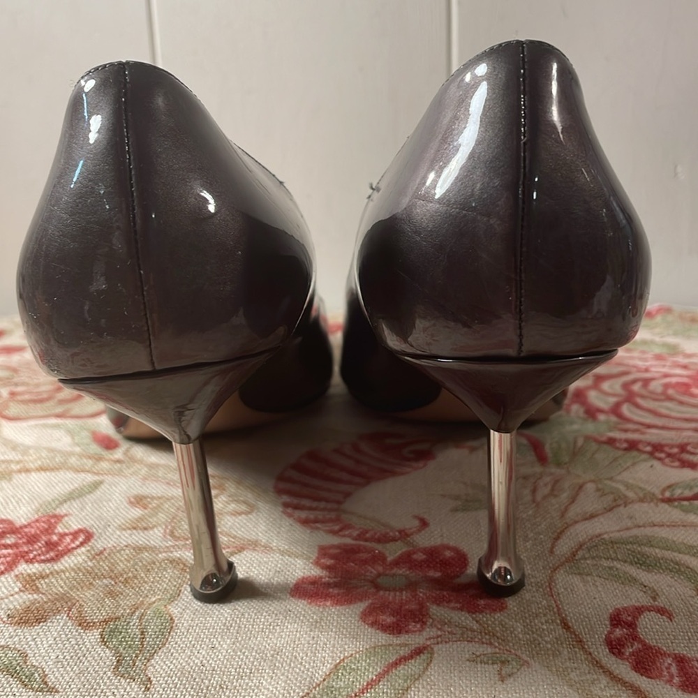 Prada Elegant Khaki Patent Leather Silver Women's Heels - Picture 5 of 10